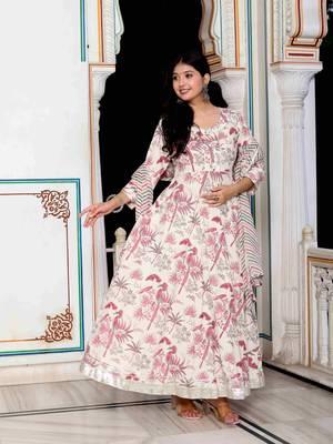 Womens light pink cotton birds and leaf floral printed anarkali kurta and dupatta set 3