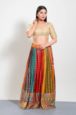 Muhenera Padded Brocade Sweatheart Neck Blouse 4