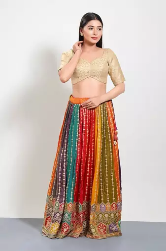 Muhenera Padded Brocade Sweatheart Neck Blouse