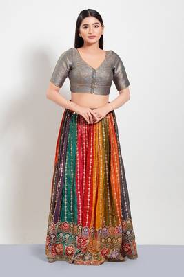 Muhenera Padded Brocade V-Neck Blouse 4