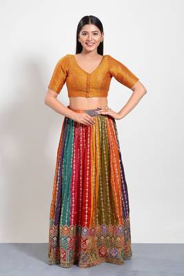 Muhenera Padded Brocade V-Neck Blouse 4