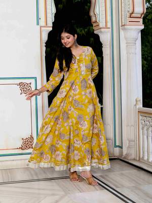 Womens cotton gotapatti and lace border details floral printed yellow anarkali kurta 3