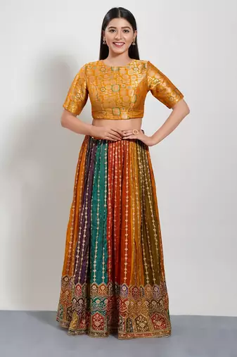 Muhenera Padded Brocade Boat Neck Blouse