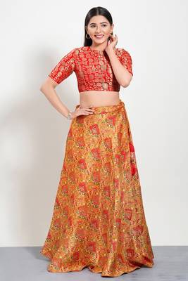 Muhenera Padded Brocade Boat Neck Blouse 4
