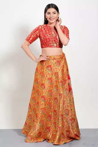 Muhenera Padded Brocade Boat Neck Blouse