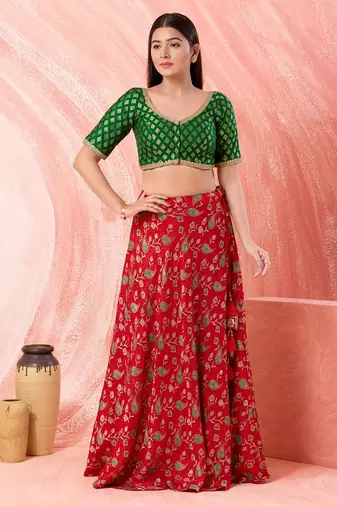 Muhenera Padded Brocade Sweatheart Neck Blouse