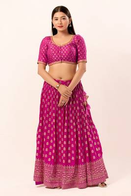 Muhenera Padded Brocade Sweatheart Neck Blouse 4