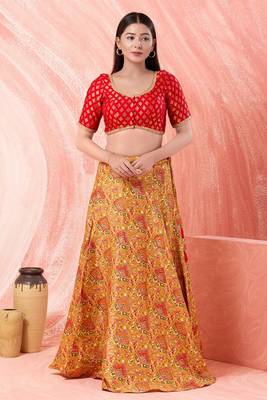 Muhenera Padded Brocade Sweatheart Neck Blouse 4