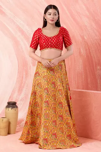 Muhenera Padded Brocade Sweatheart Neck Blouse