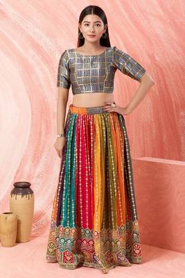 Muhenera Padded Brocade Boat Neck Blouse 4