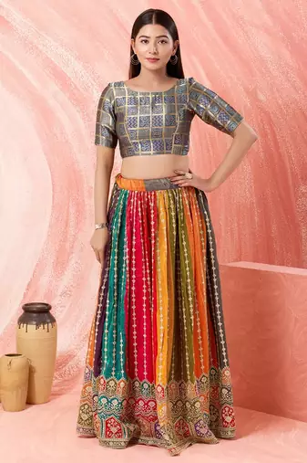 Muhenera Padded Brocade Boat Neck Blouse