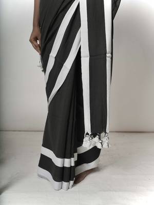 Black solid pure cotton saree with white border without blouse 5