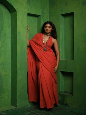 Red handloom mul modal saree Without blouse 1