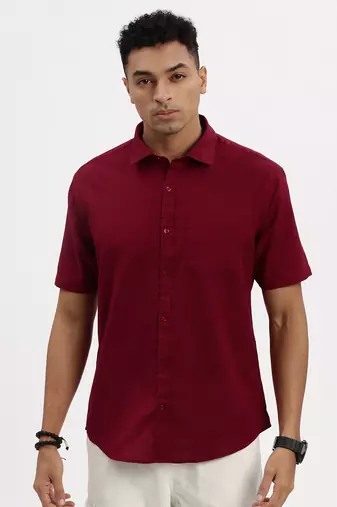 men's maroon solid slim fit shirt