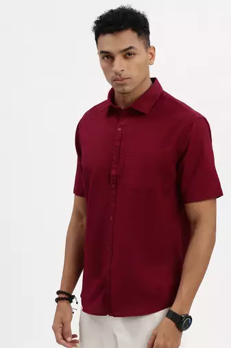 men's maroon solid slim fit shirt