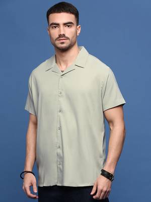 men's green solid cuban collar relaxed fit shirt 3
