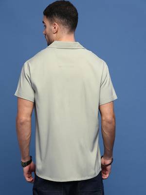 men's green solid cuban collar relaxed fit shirt 4