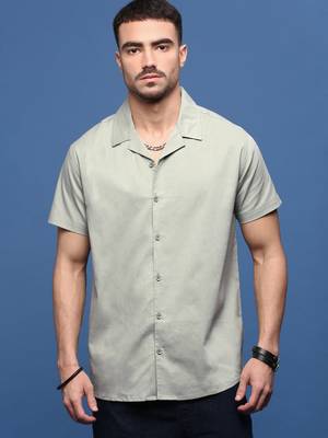 men's green solid cuban collar relaxed fit shirt 2