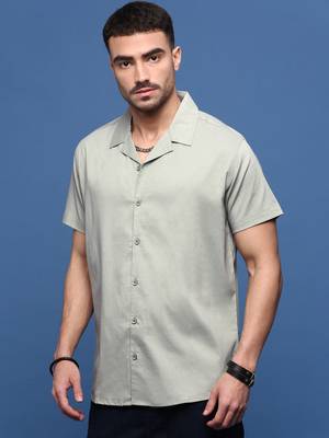 men's green solid cuban collar relaxed fit shirt 3