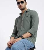 Showoff men's green solid slim fit shirt