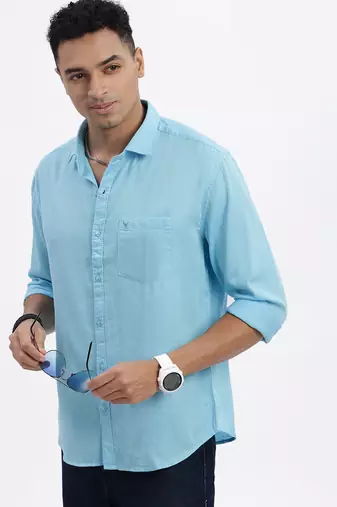 Showoff men's blue solid slim fit shirt