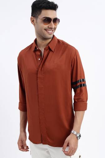men's brown solid slim fit shirt