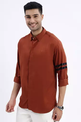 men's brown solid slim fit shirt