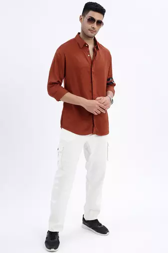 men's brown solid slim fit shirt