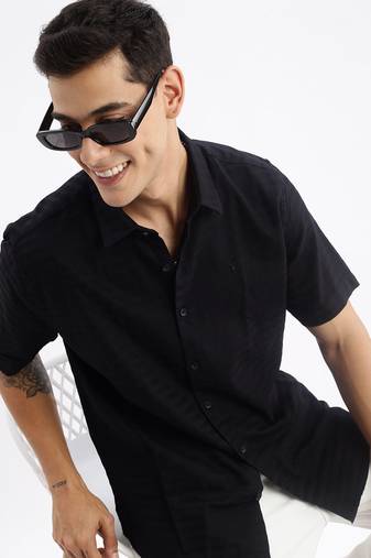 men's short sleeves solid slim fit black shirt