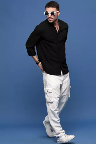 men's black solid slim fit shirt