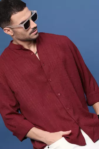 men's maroon solid slim fit shirt
