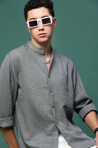 Showoff men's grey solid slim fit shirt