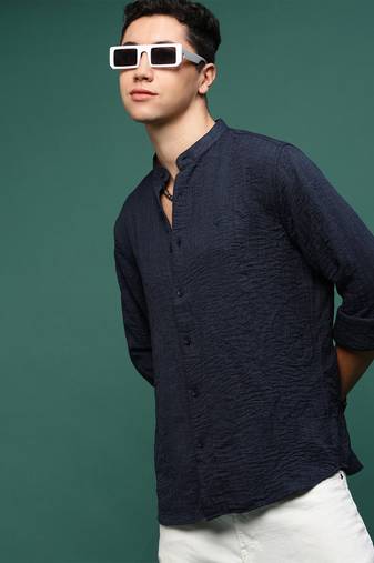 men's navy blue solid slim fit shirt