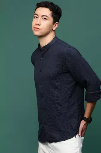 men's navy blue solid slim fit shirt