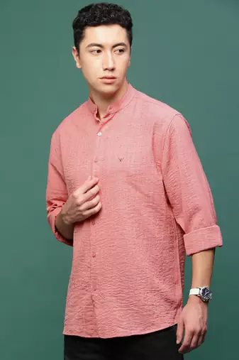 men's peach solid slim fit shirt