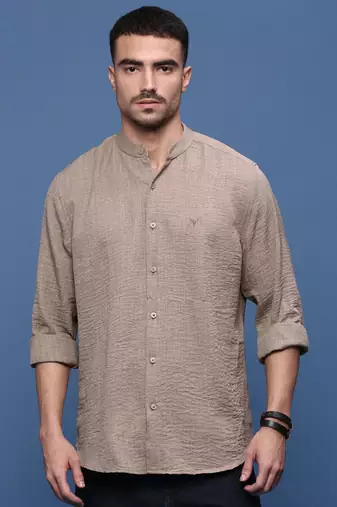 men's brown solid slim fit shirt