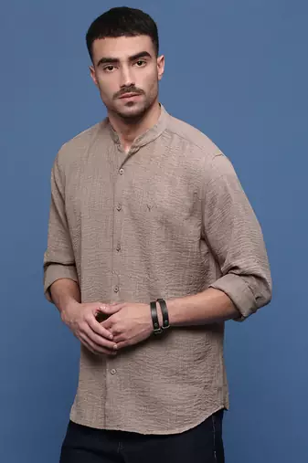 men's brown solid slim fit shirt