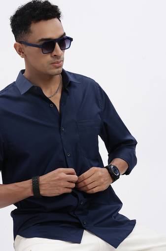 men's navy blue solid slim fit shirt