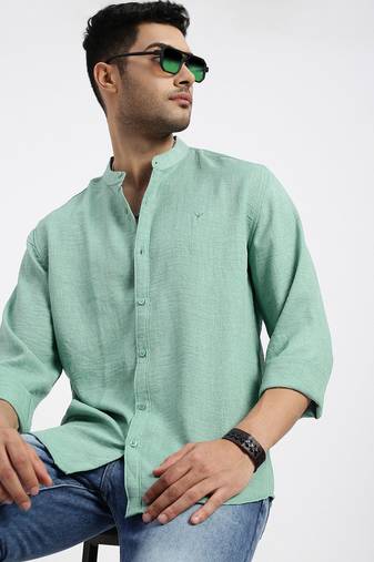 men's green solid slim fit shirt