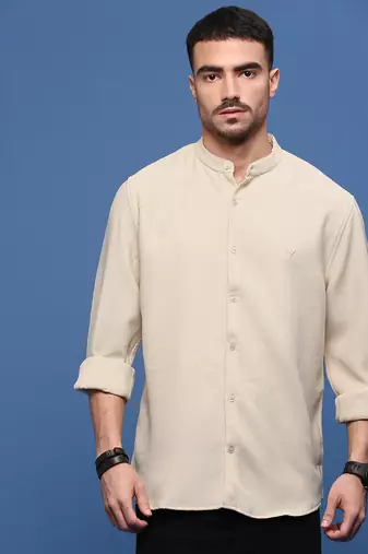 men's beige solid slim fit shirt