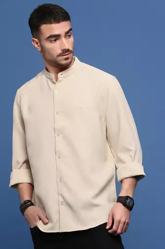 men's beige solid slim fit shirt