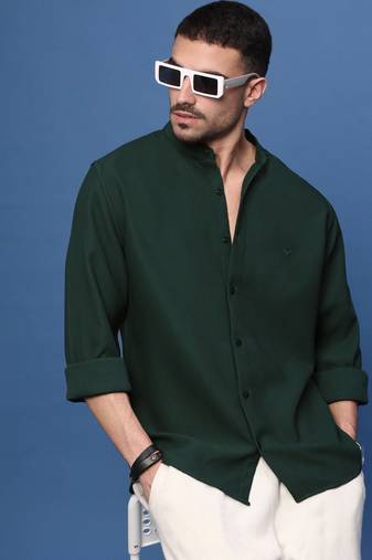 Showoff men's green solid slim fit shirt