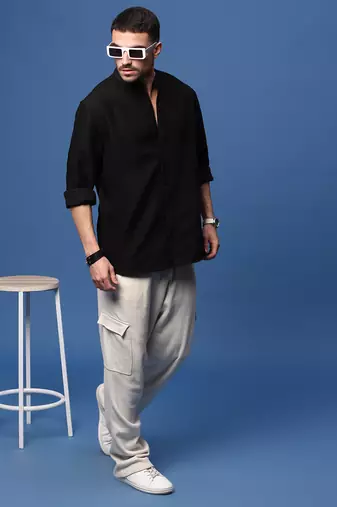 Showoff men's black solid slim fit shirt