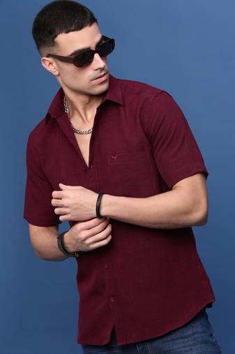 men's burgundy solid slim fit shirt