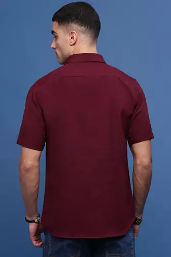 men's burgundy solid slim fit shirt