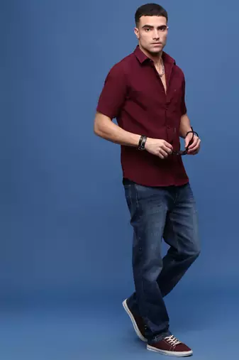 men's burgundy solid slim fit shirt