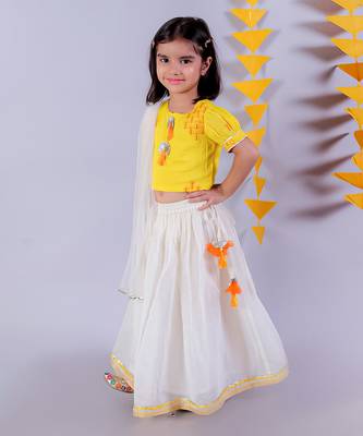 White lehanga and yellow choli with dupatta ethnic set 2