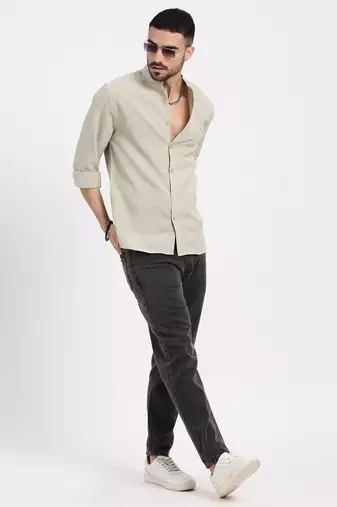 men's beige solid slim fit shirt