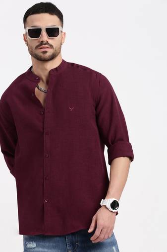 men's maroon solid slim fit shirt