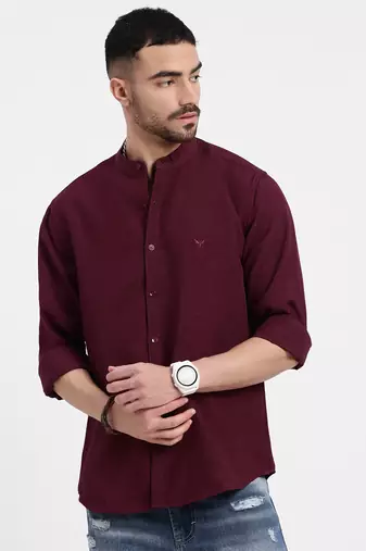 men's maroon solid slim fit shirt
